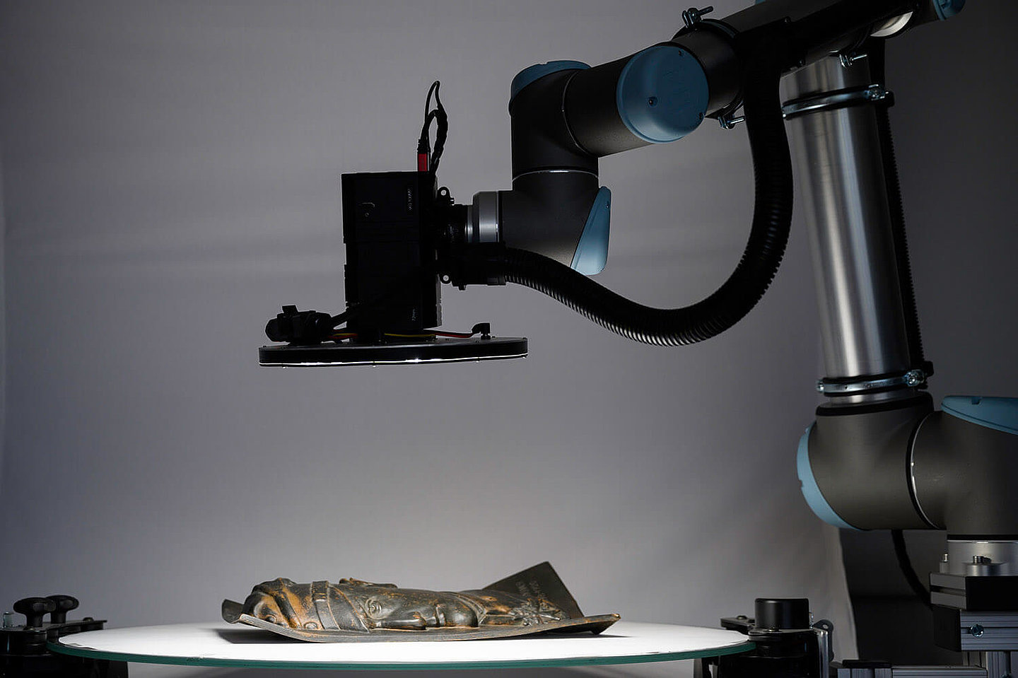 3D Scanvorgang eines bronzenen Artefaktes