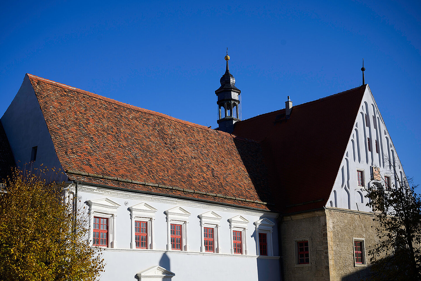 Eine Panoramaaufnahme des Buttstädter Rathauses