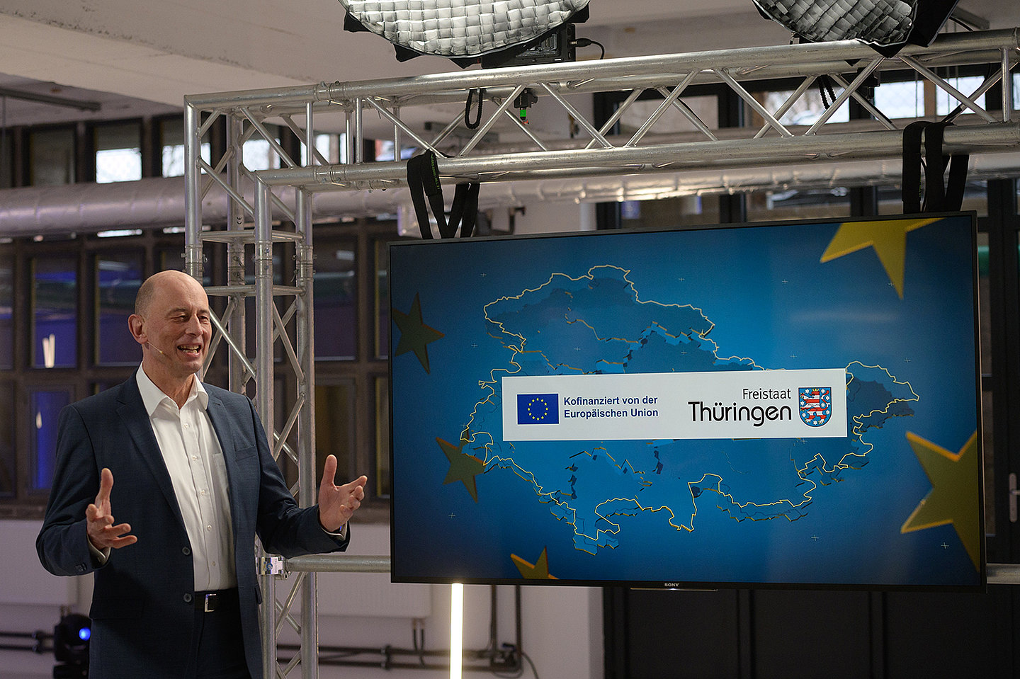 Der Thüringer Wirtschaftsminister Wolfgang Tiefensee redet während der EFRE-Jahresveranstaltung