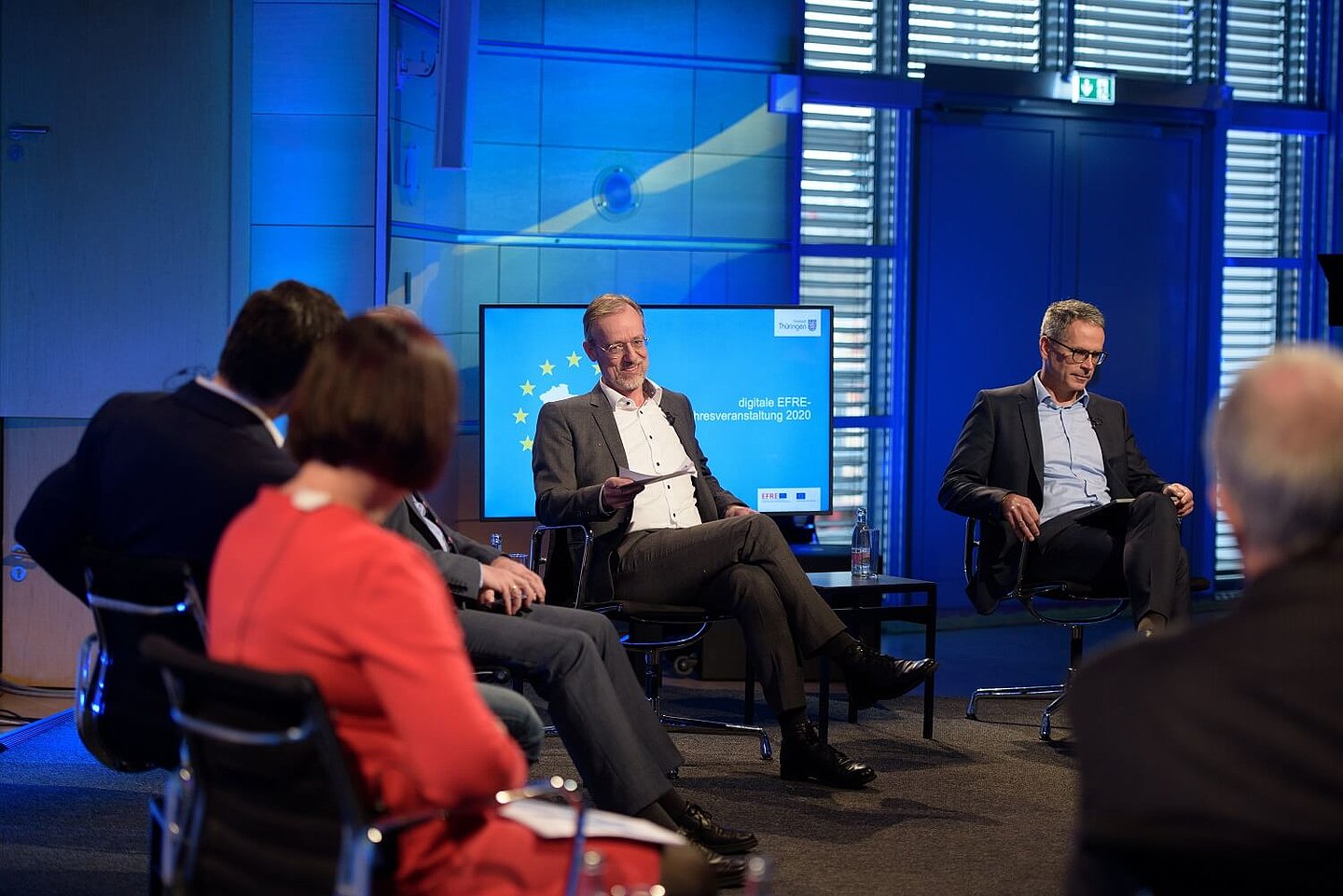 Die Diskussionsrunde auf der EFRE-Jahresveranstaltung 2020 seitlich von hinten