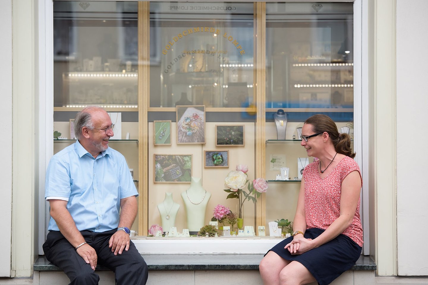 Ralf Hauboldt und Julia Opitz vor Goldschmiede Lompe